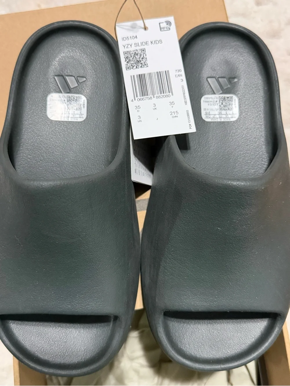 Adidas YZY SLIDE KIDS Size 3